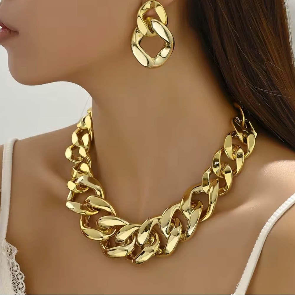 NEW Chunky Chain Necklace & Earrings Set Gold AU21